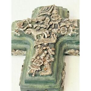 El Miligro Del Arte Small Green Cross With Metal Charms